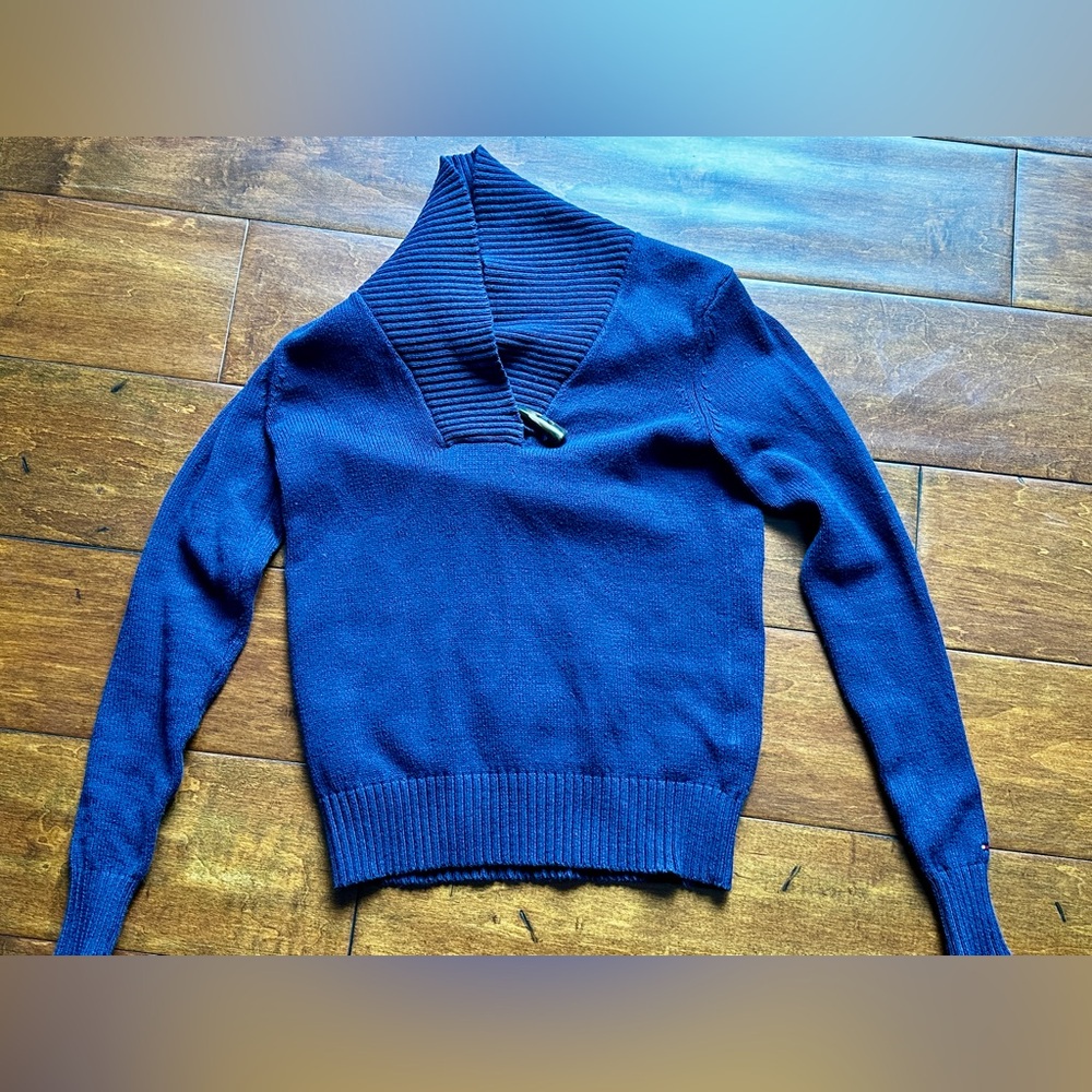 Tommy Hilfiger navy blue sweater small